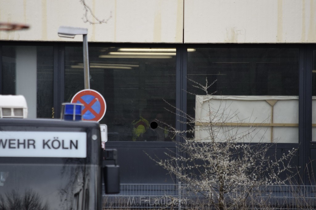 Einsatz BF Koeln Schule Burgwiesenstr Koeln Holweide P033.JPG - Miklos Laubert